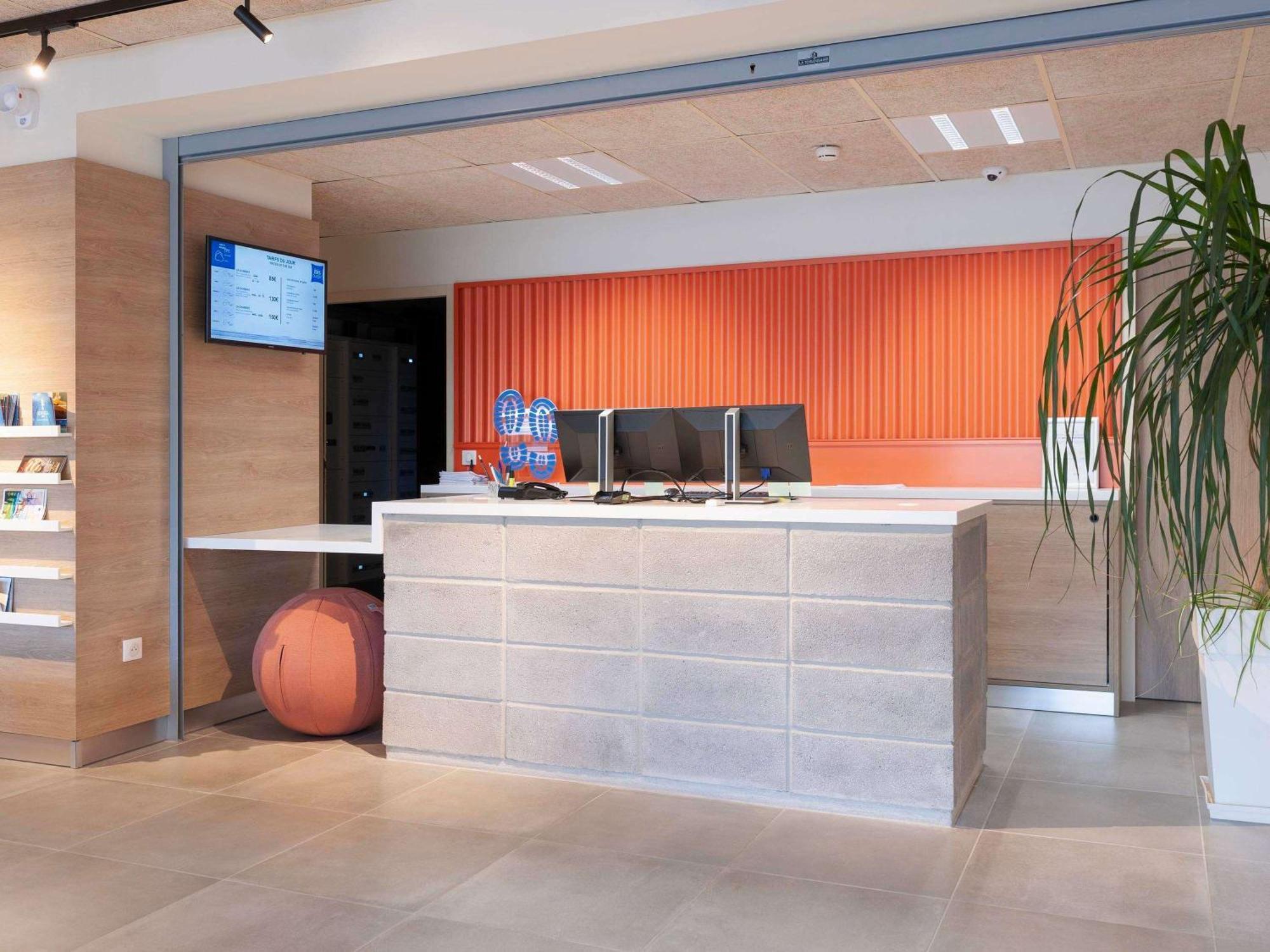 Ibis Budget Mont De Marsan Exterior photo